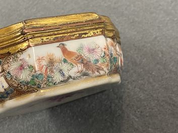 Une bo&icirc;te couverte en porcelaine de Chine famille rose &agrave; monture dor&eacute;e, Qianlong
